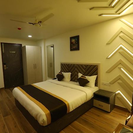 Hotel D Silverleaf Lucknow Dış mekan fotoğraf
