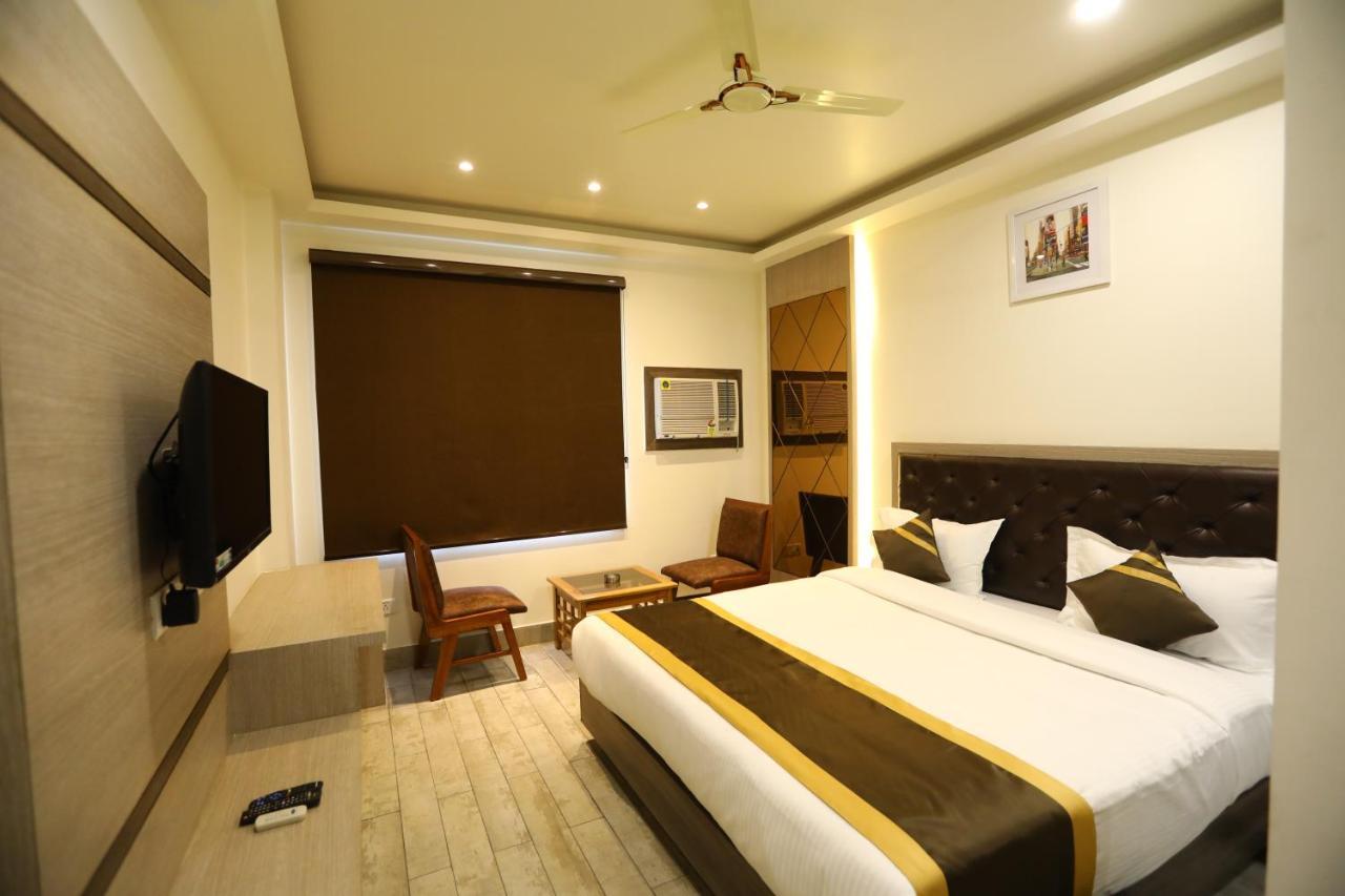 Hotel D Silverleaf Lucknow Dış mekan fotoğraf
