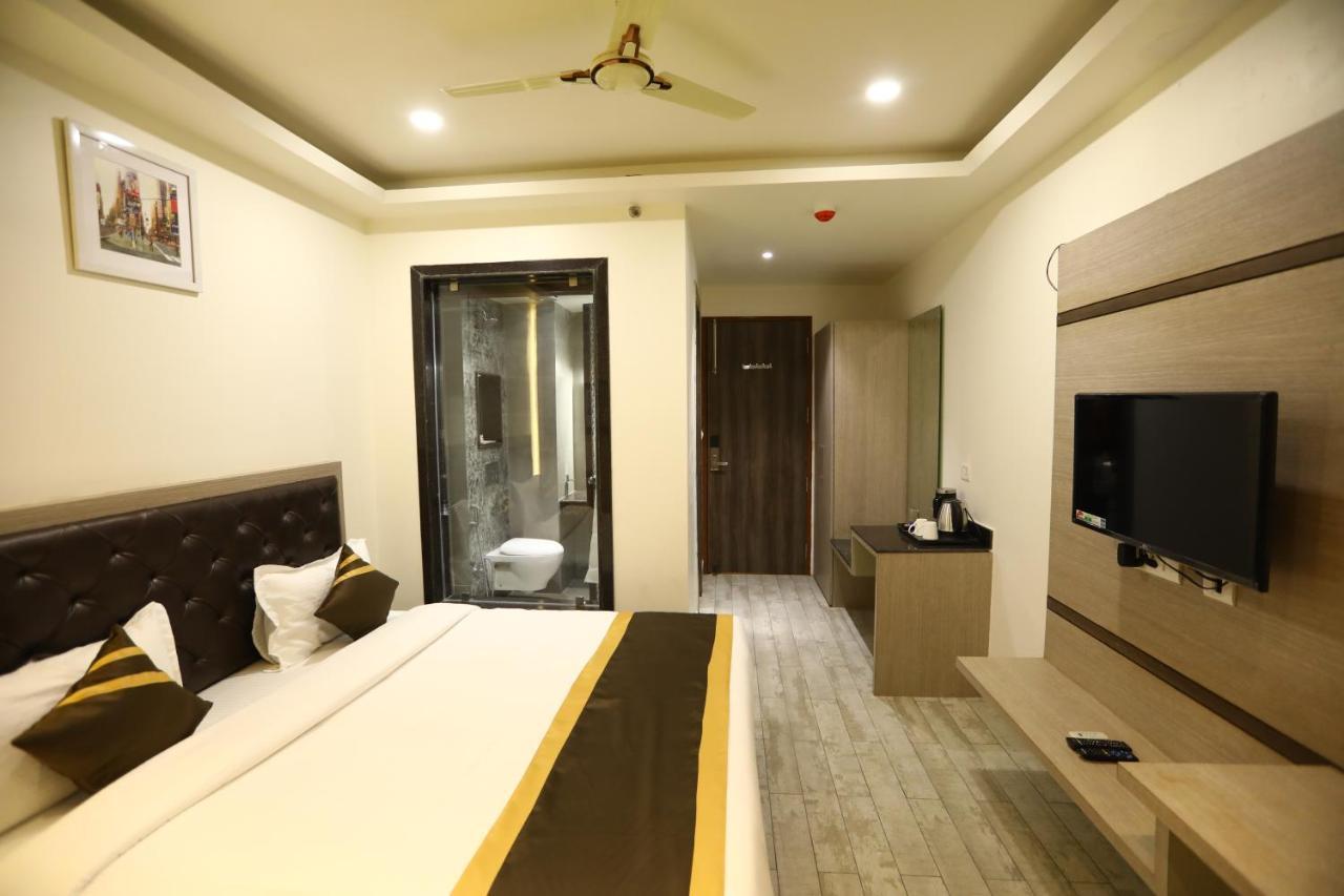 Hotel D Silverleaf Lucknow Dış mekan fotoğraf