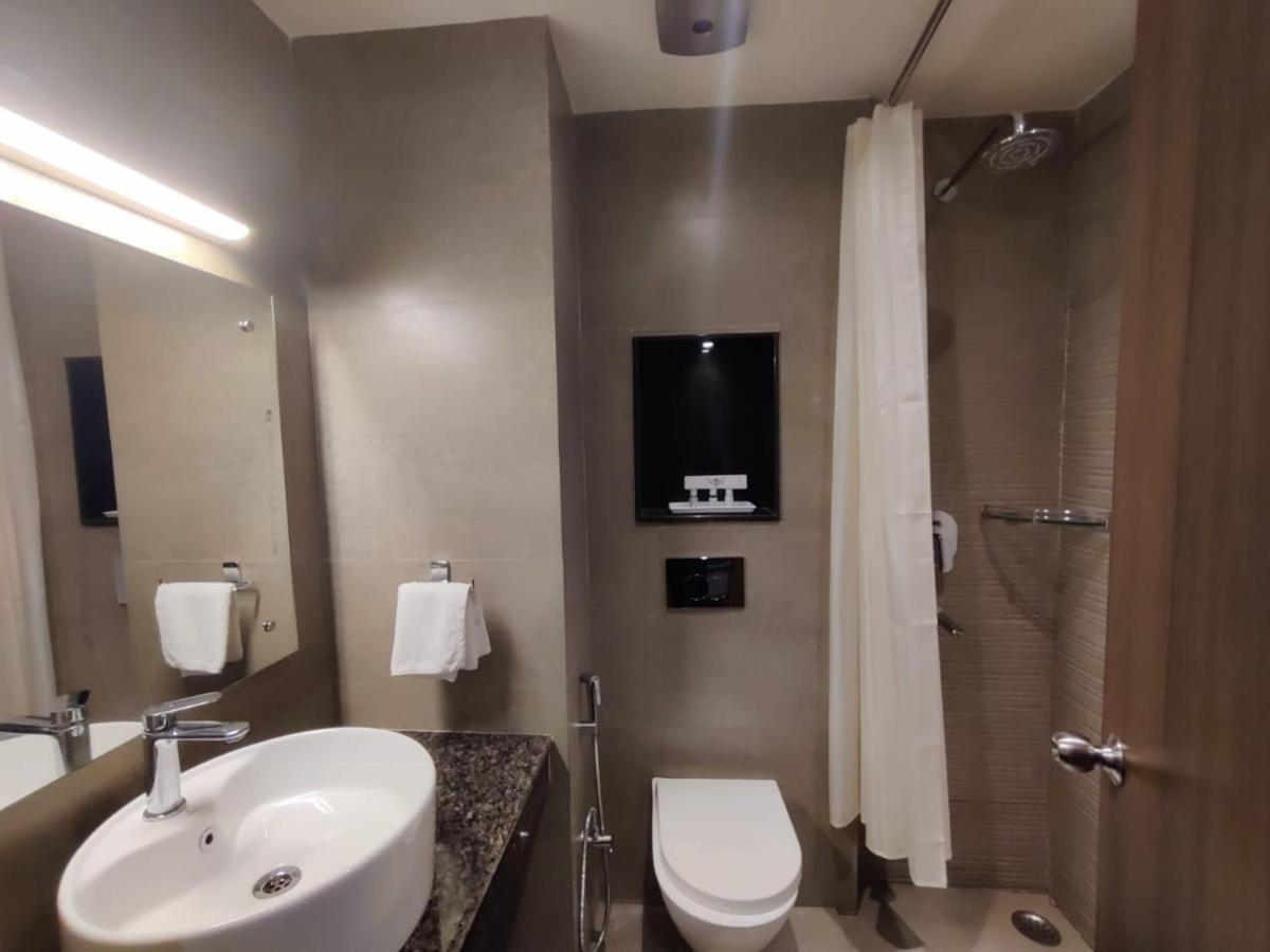 Hotel D Silverleaf Lucknow Dış mekan fotoğraf