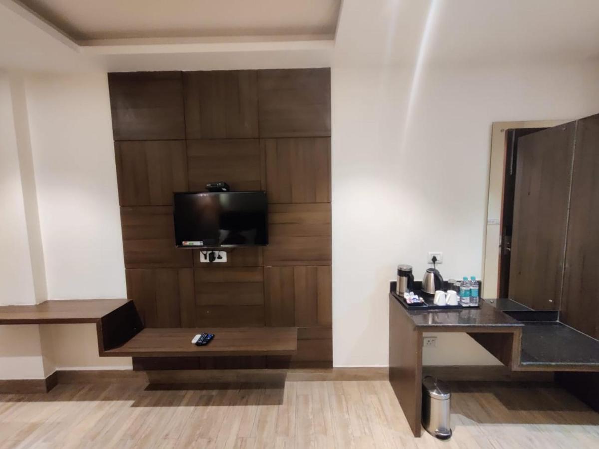 Hotel D Silverleaf Lucknow Dış mekan fotoğraf