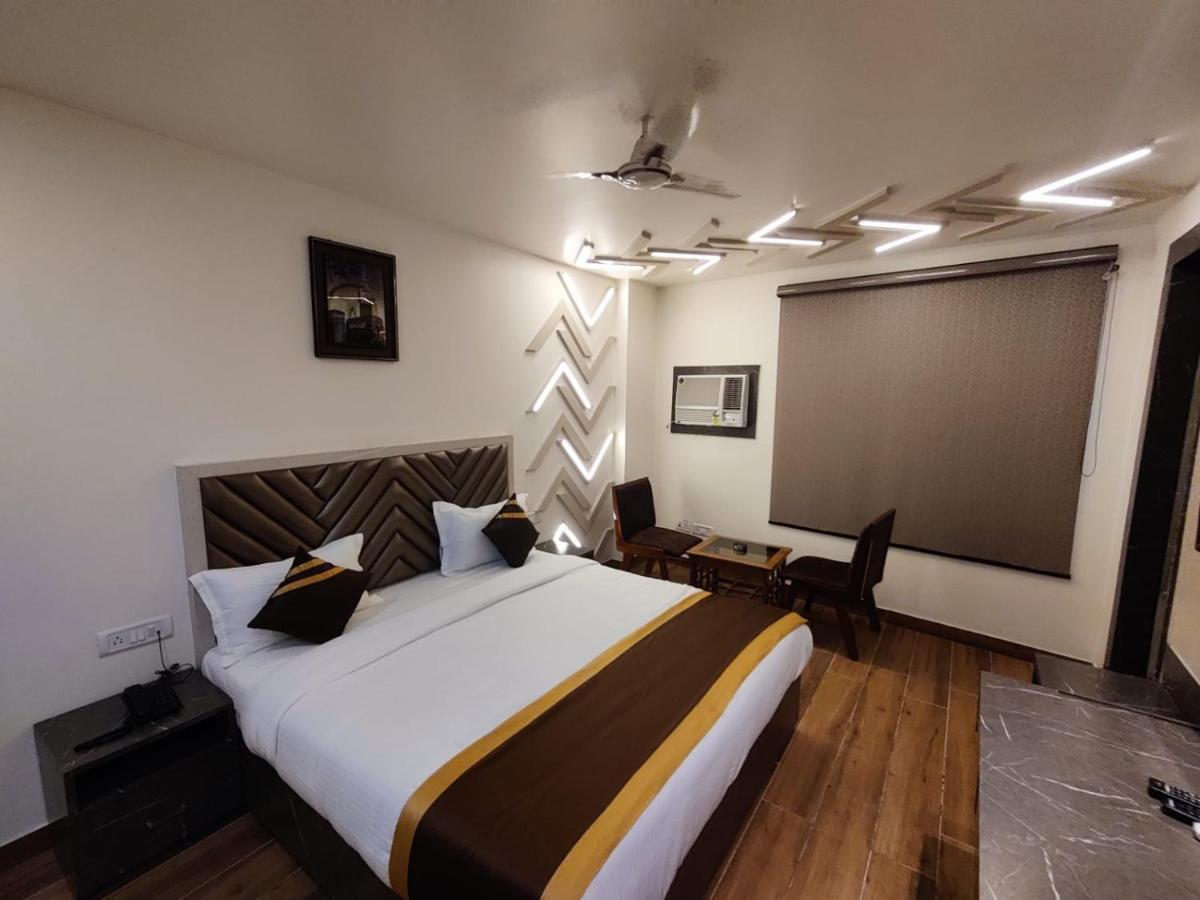 Hotel D Silverleaf Lucknow Dış mekan fotoğraf