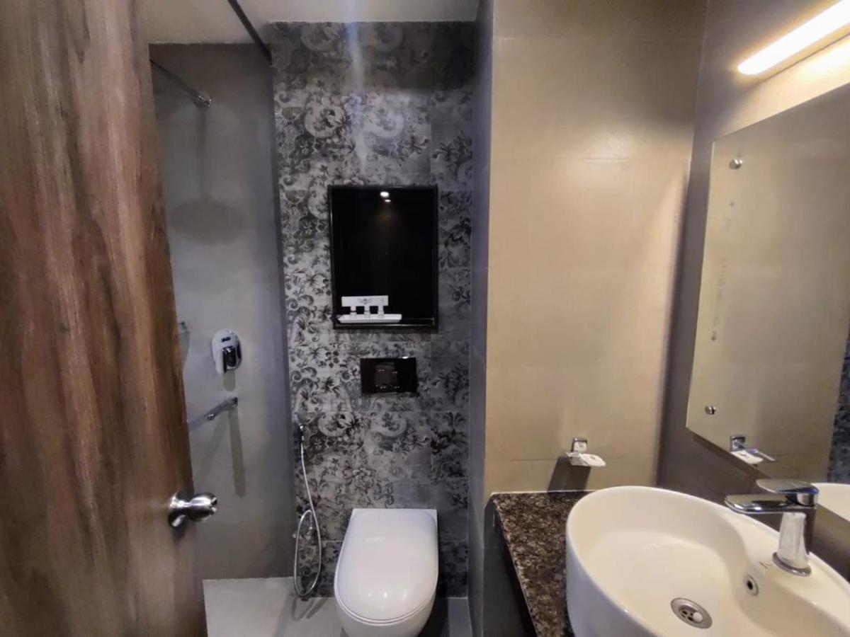 Hotel D Silverleaf Lucknow Dış mekan fotoğraf