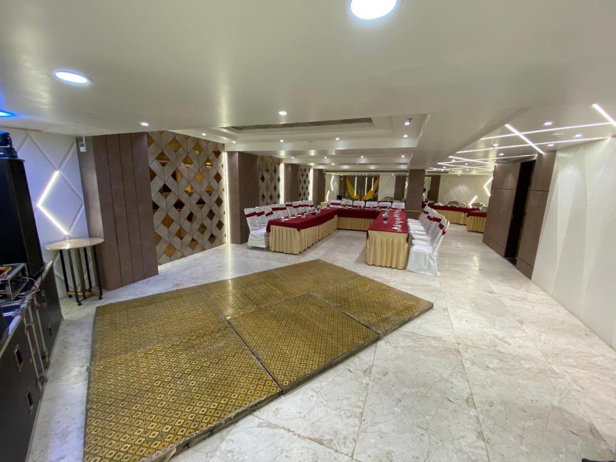 Hotel D Silverleaf Lucknow Dış mekan fotoğraf