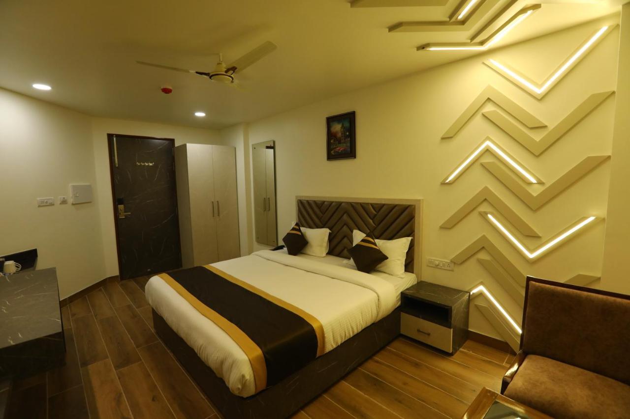 Hotel D Silverleaf Lucknow Dış mekan fotoğraf