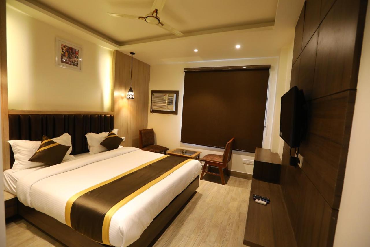 Hotel D Silverleaf Lucknow Dış mekan fotoğraf