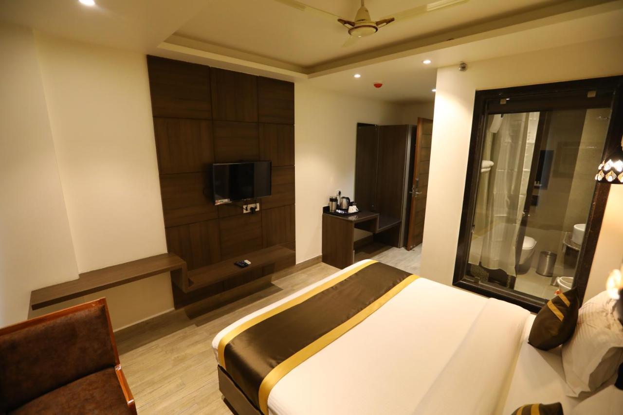 Hotel D Silverleaf Lucknow Dış mekan fotoğraf