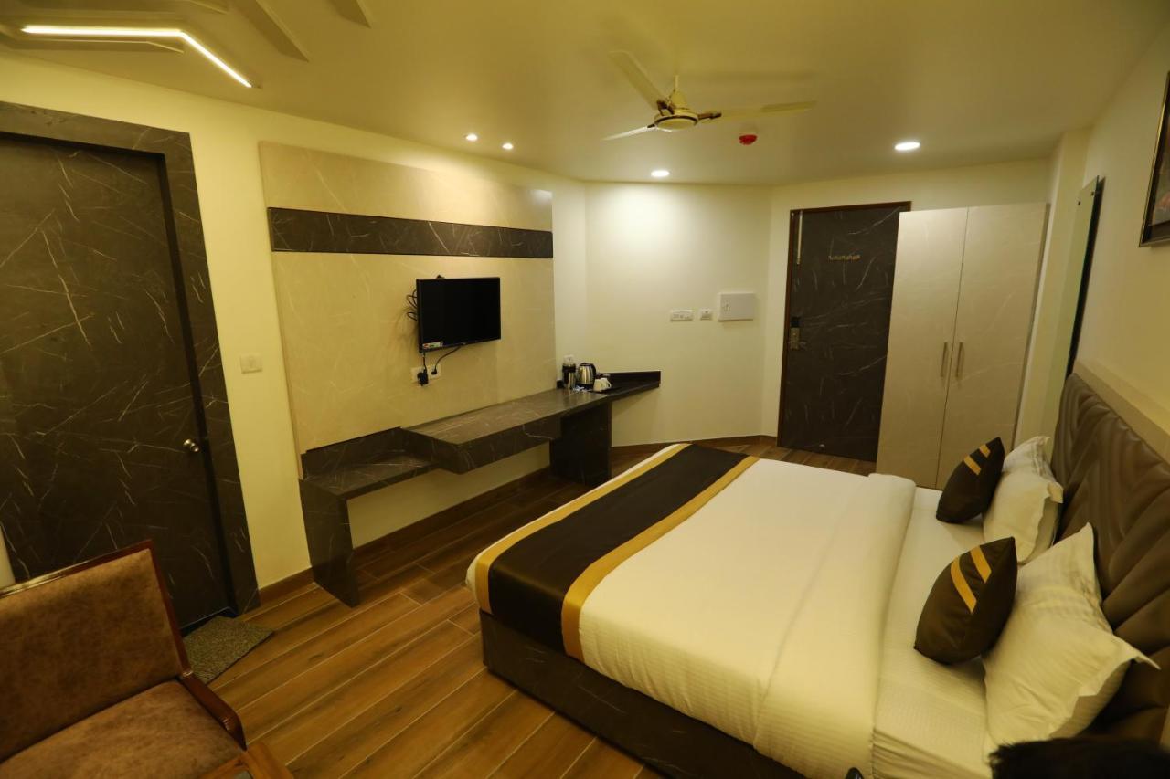 Hotel D Silverleaf Lucknow Dış mekan fotoğraf